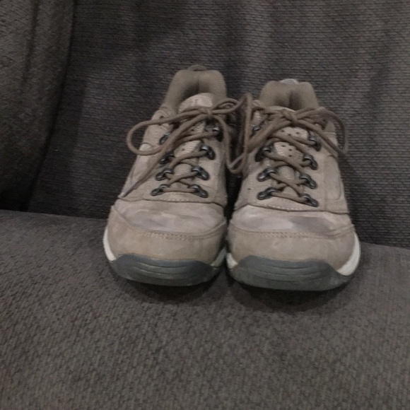 WATERPROOF New Balance Goretex shoes women 9 - Picture 7 of 15